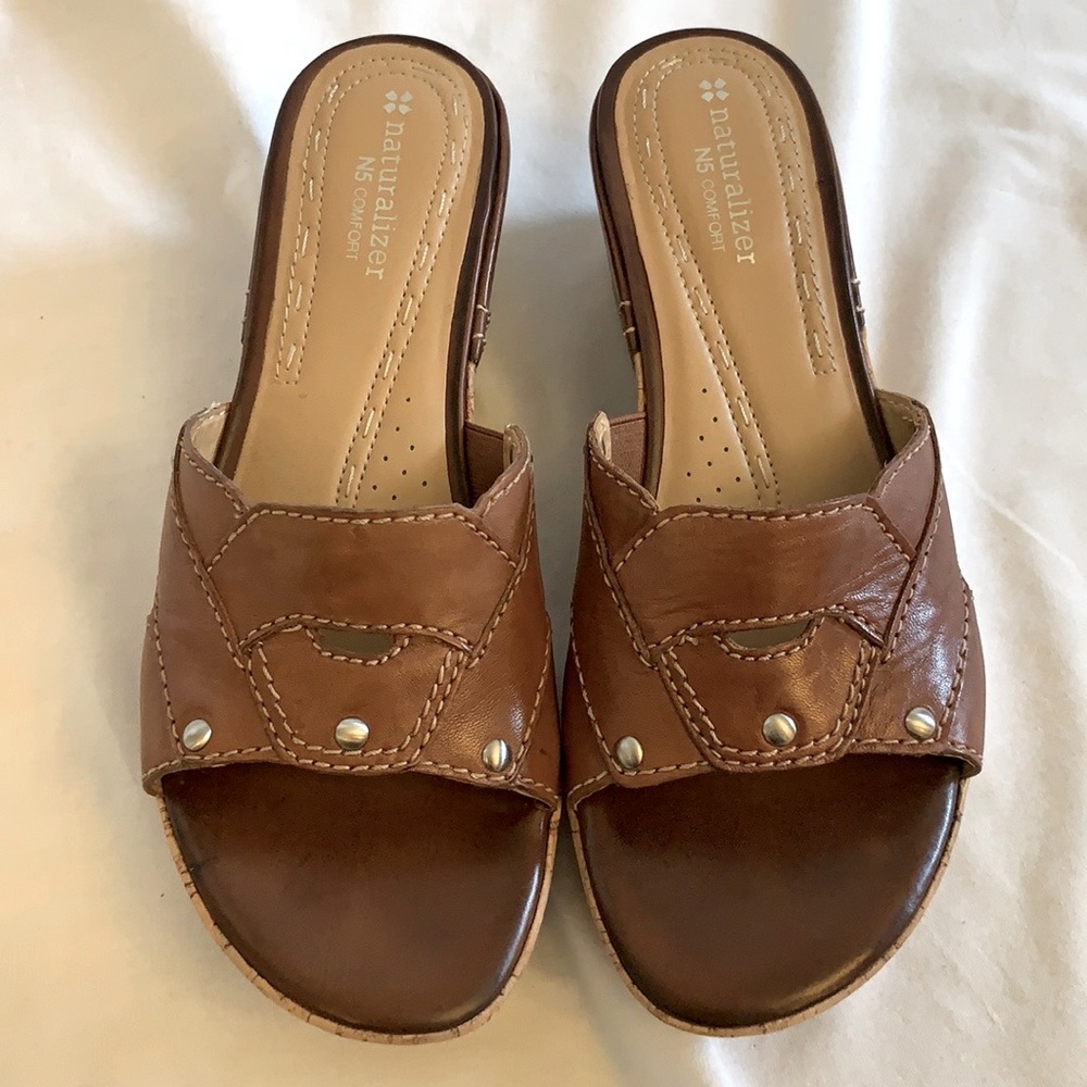 Naturalizer Women’s Keene Sandal-Brown